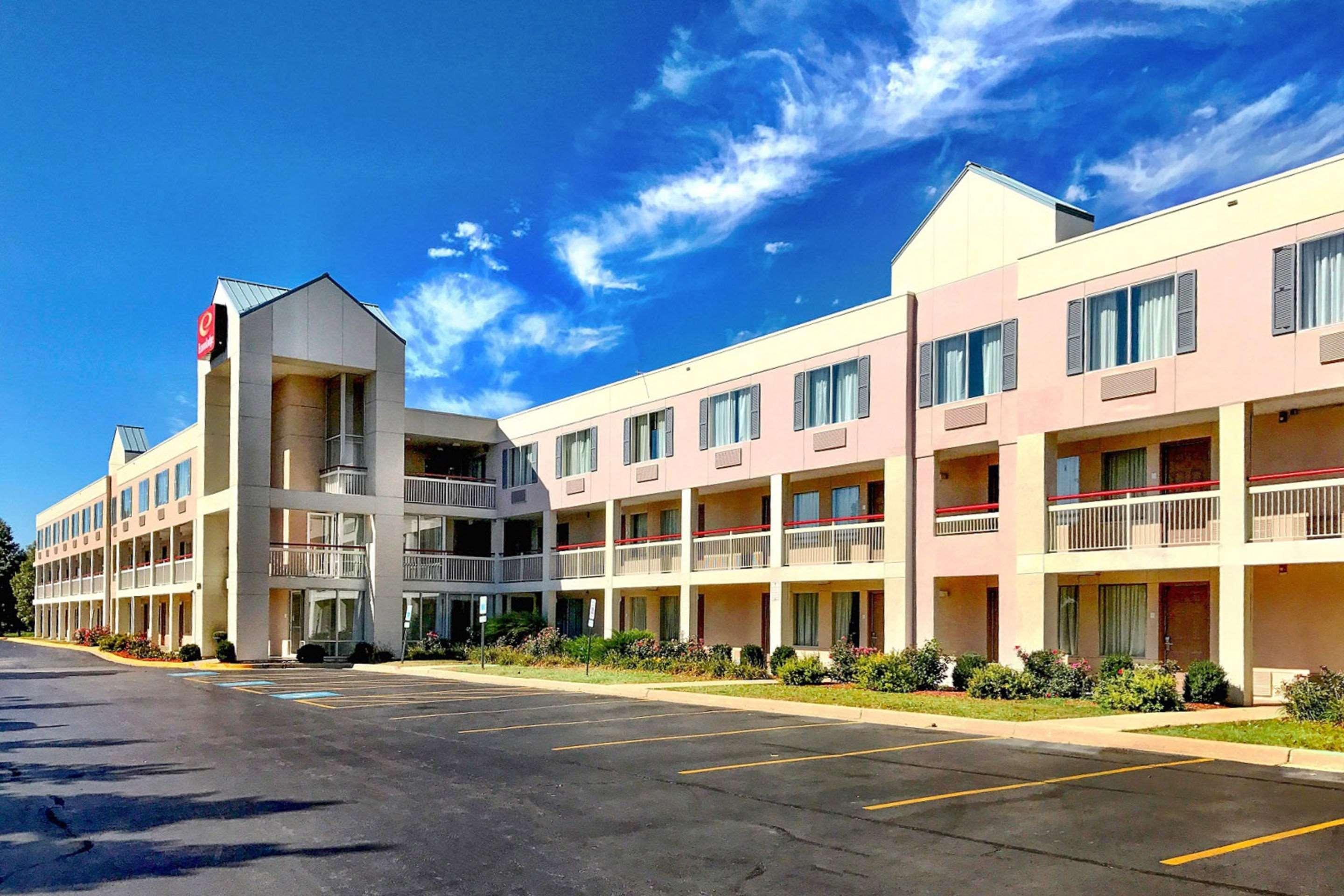 Econo Lodge Willowbrook Ngoại thất bức ảnh